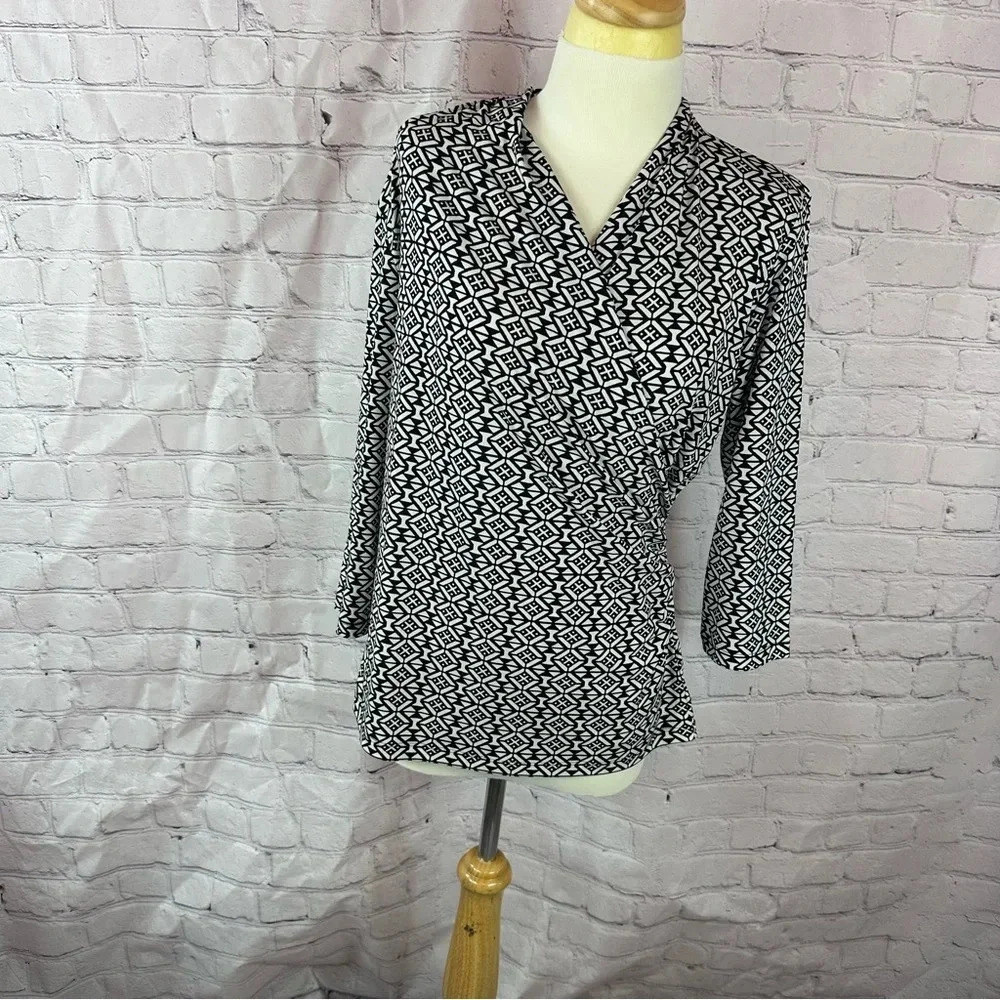 Chicos faux wrap top black and white geometric long sleeve sz 1 (medium 8)
